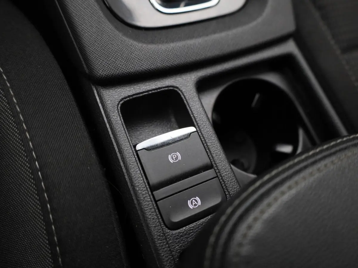 1.4 TSI iV PHEV Business Edition | Automaat | Virtual cockpit | Stoel verwarming | Navigatie | Apple CarPlay / Android Auto | Lichtmetalen velgen | Parkeersensoren | Keyless Start | Cruise c