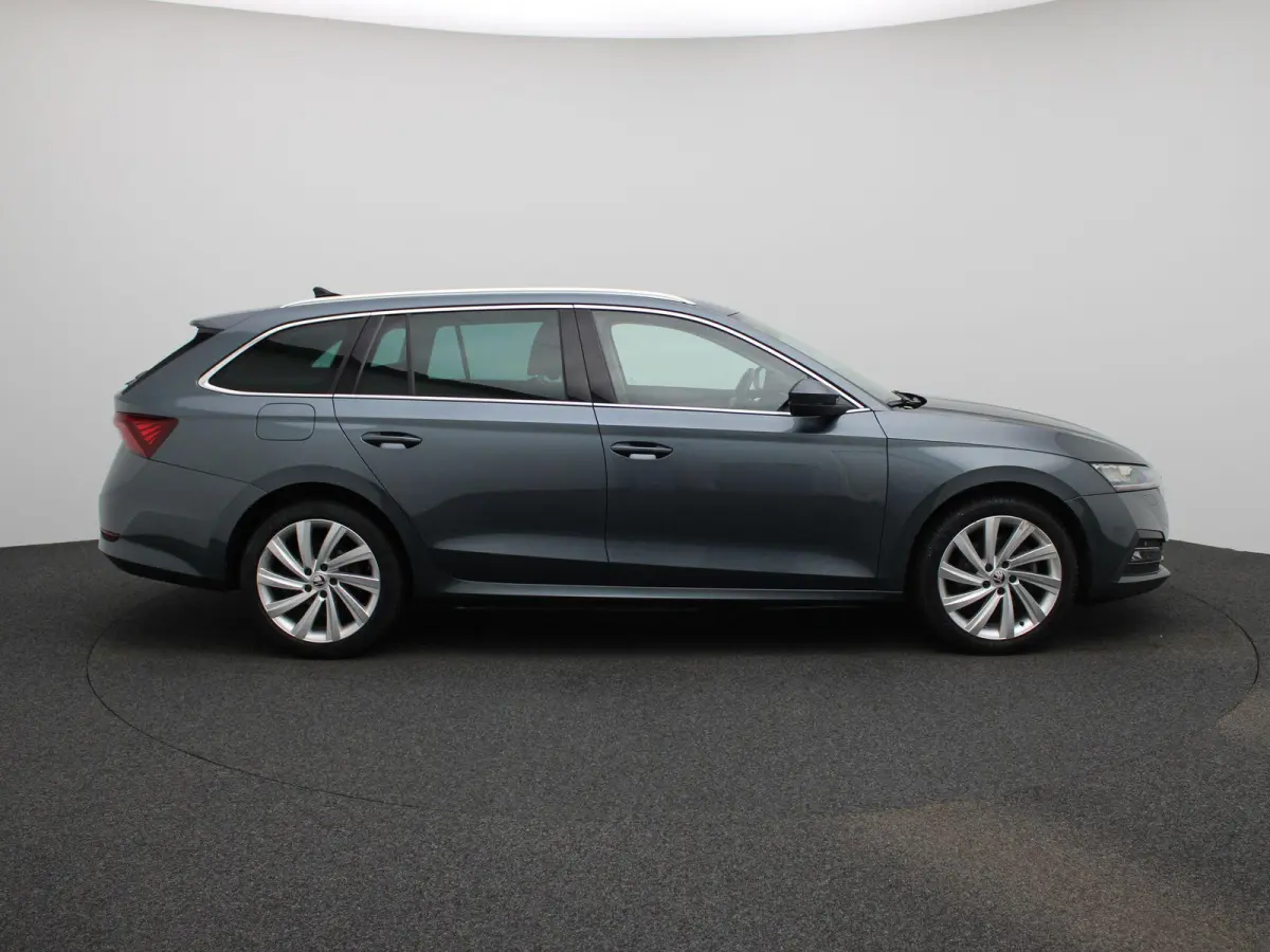 1.4 TSI iV PHEV Business Edition | Automaat | Virtual cockpit | Stoel verwarming | Navigatie | Apple CarPlay / Android Auto | Lichtmetalen velgen | Parkeersensoren | Keyless Start | Cruise c