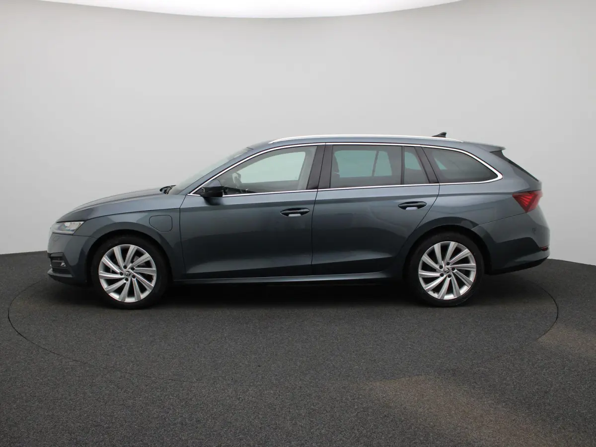 1.4 TSI iV PHEV Business Edition | Automaat | Virtual cockpit | Stoel verwarming | Navigatie | Apple CarPlay / Android Auto | Lichtmetalen velgen | Parkeersensoren | Keyless Start | Cruise c