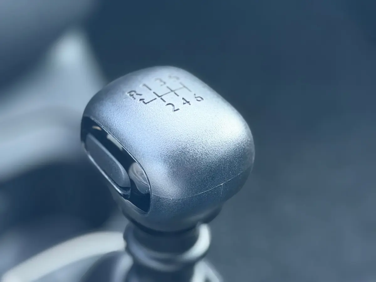 1.2 PureTech 110pk Business - Blanc Nacré - Carplay/Cruise/Camera