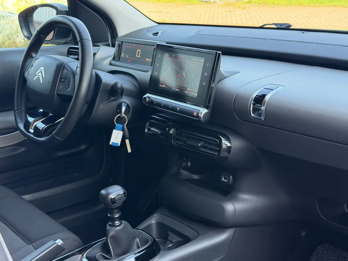 1.2 PureTech 110pk Business - Blanc Nacré - Carplay/Cruise/Camera