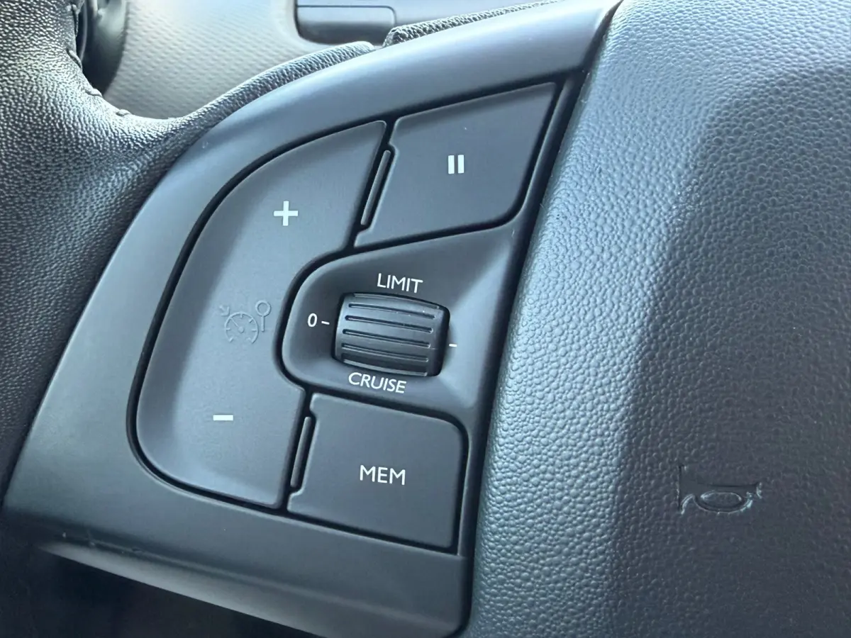 1.2 PureTech 110pk Business - Blanc Nacré - Carplay/Cruise/Camera