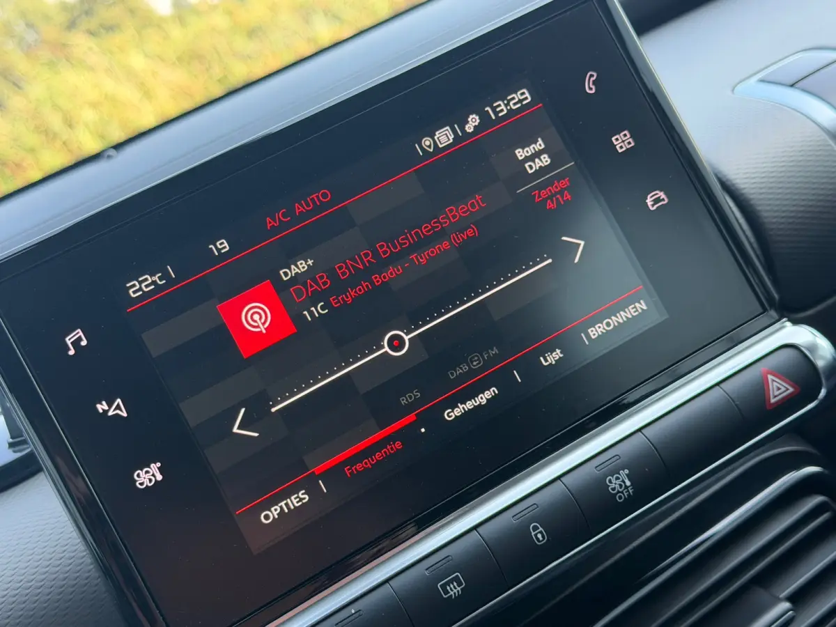 1.2 PureTech 110pk Business - Blanc Nacré - Carplay/Cruise/Camera