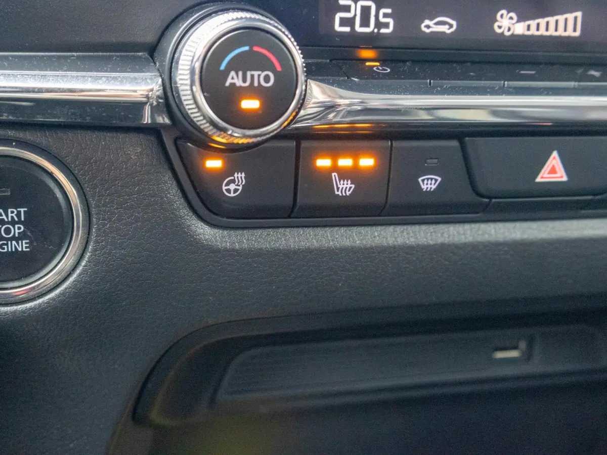 2.0 e-SkyActiv-X M Hybrid Luxury ACC Keyless Leder Stuur/ Stoelverwarming