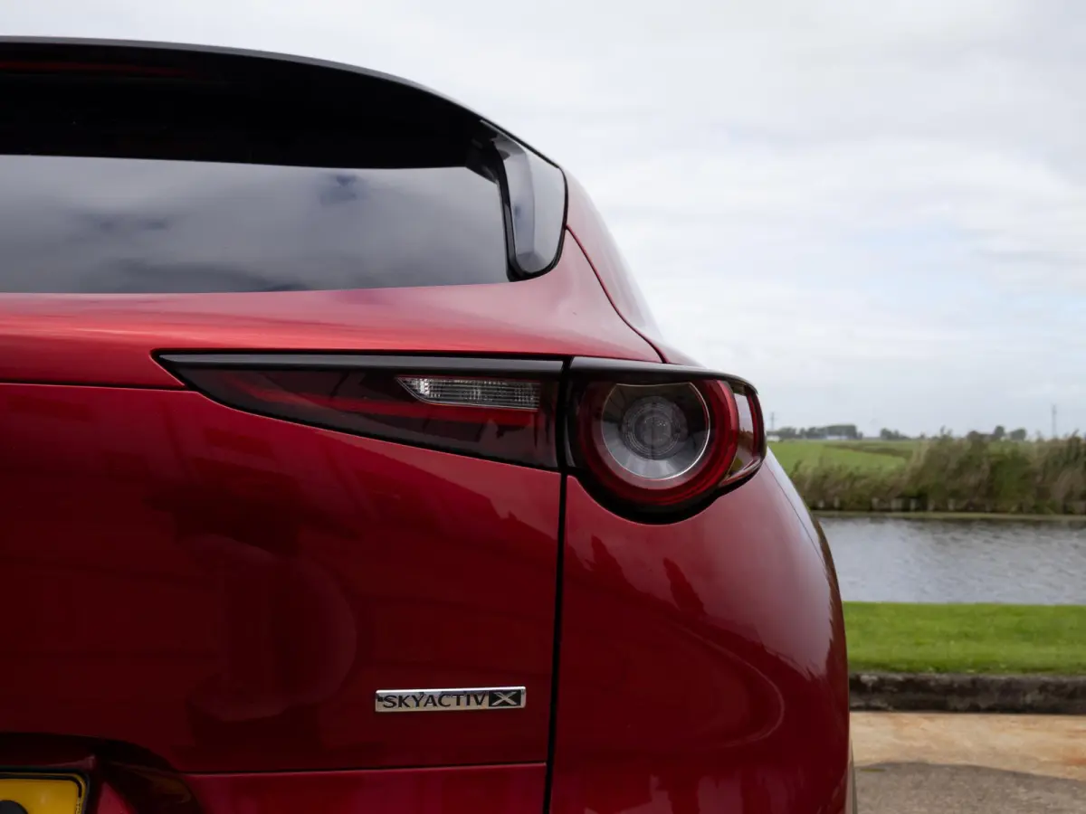 2.0 e-SkyActiv-X M Hybrid Luxury ACC Keyless Leder Stuur/ Stoelverwarming
