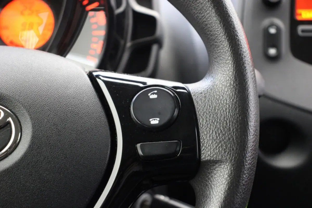 1.0 VVT-I X-Fun Sport 5 Deurs - Airco, Multifunctioneel stuur, Bluetooth