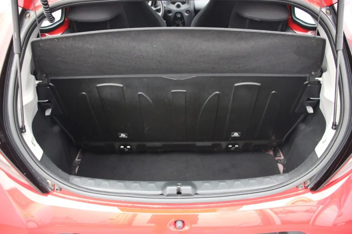 1.0 VVT-I X-Fun Sport 5 Deurs - Airco, Multifunctioneel stuur, Bluetooth