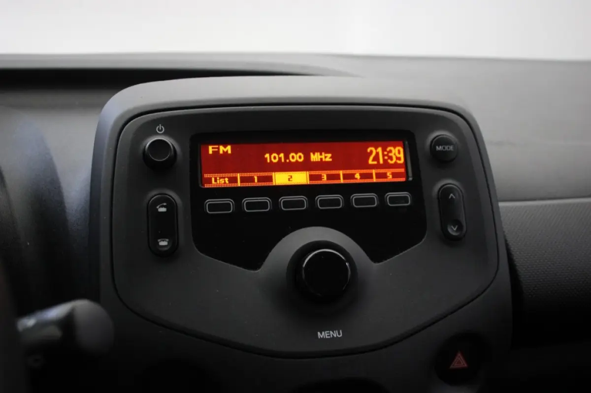 1.0 VVT-I X-Fun Sport 5 Deurs - Airco, Multifunctioneel stuur, Bluetooth