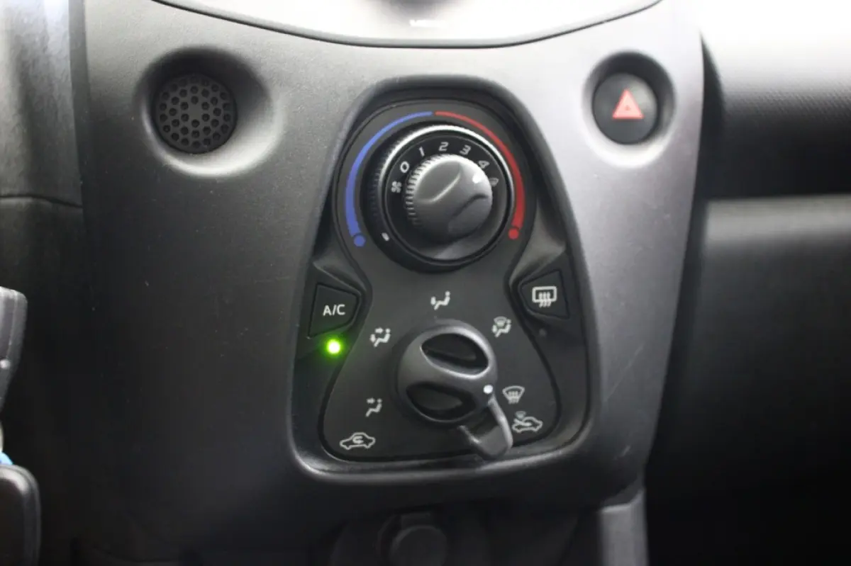 1.0 VVT-I X-Fun Sport 5 Deurs - Airco, Multifunctioneel stuur, Bluetooth