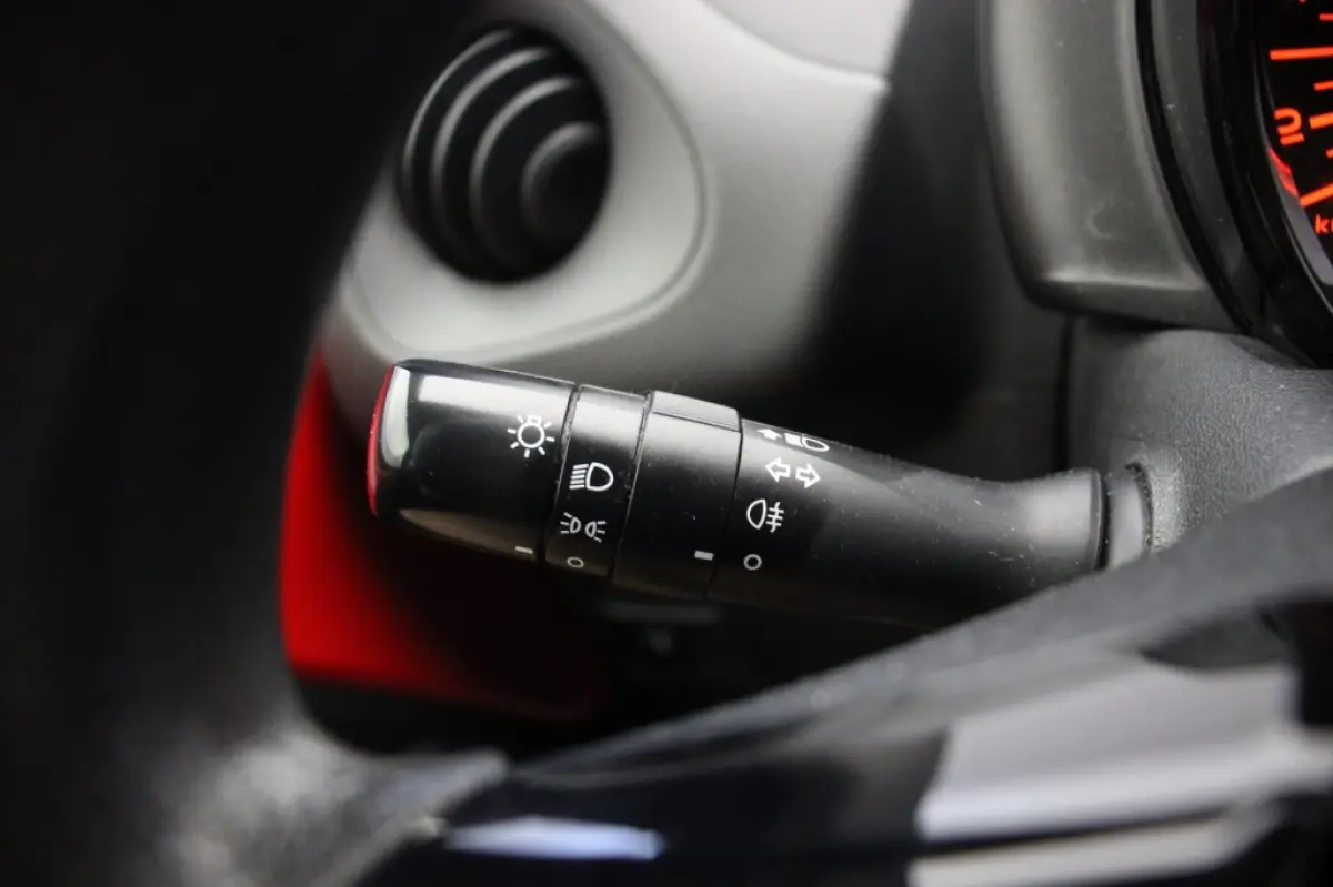 1.0 VVT-I X-Fun Sport 5 Deurs - Airco, Multifunctioneel stuur, Bluetooth