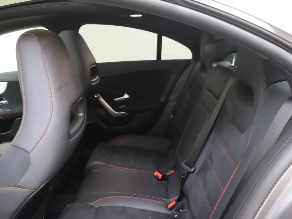 250 e AMG Line Facelift /Panoramadak /Night-Pakket /19 Inch /CarPlay