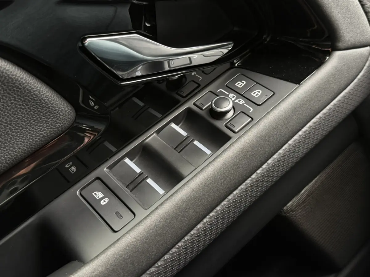 1.5 P300e AWD R-Dynamic S Leder Panoramadak 360 Gr. Camera 20 Inch Meridian Sound-System Carplay