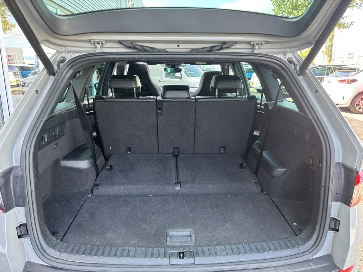 1.5 TSI Sportline Business 7p. | Trekhaak | Pano | Sfeerverlichting | Apple Carplay | Stoelverwarming