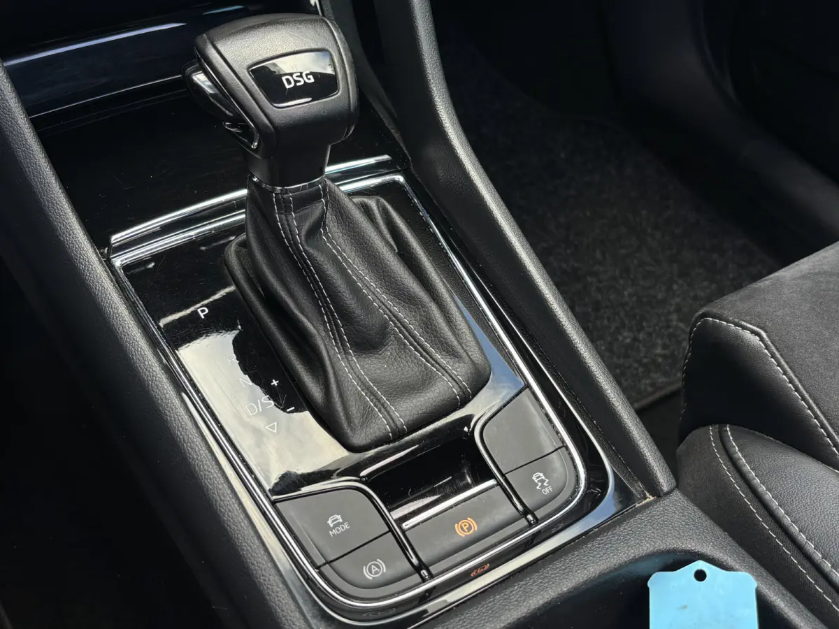 1.5 TSI Sportline Business 7p. | Trekhaak | Pano | Sfeerverlichting | Apple Carplay | Stoelverwarming