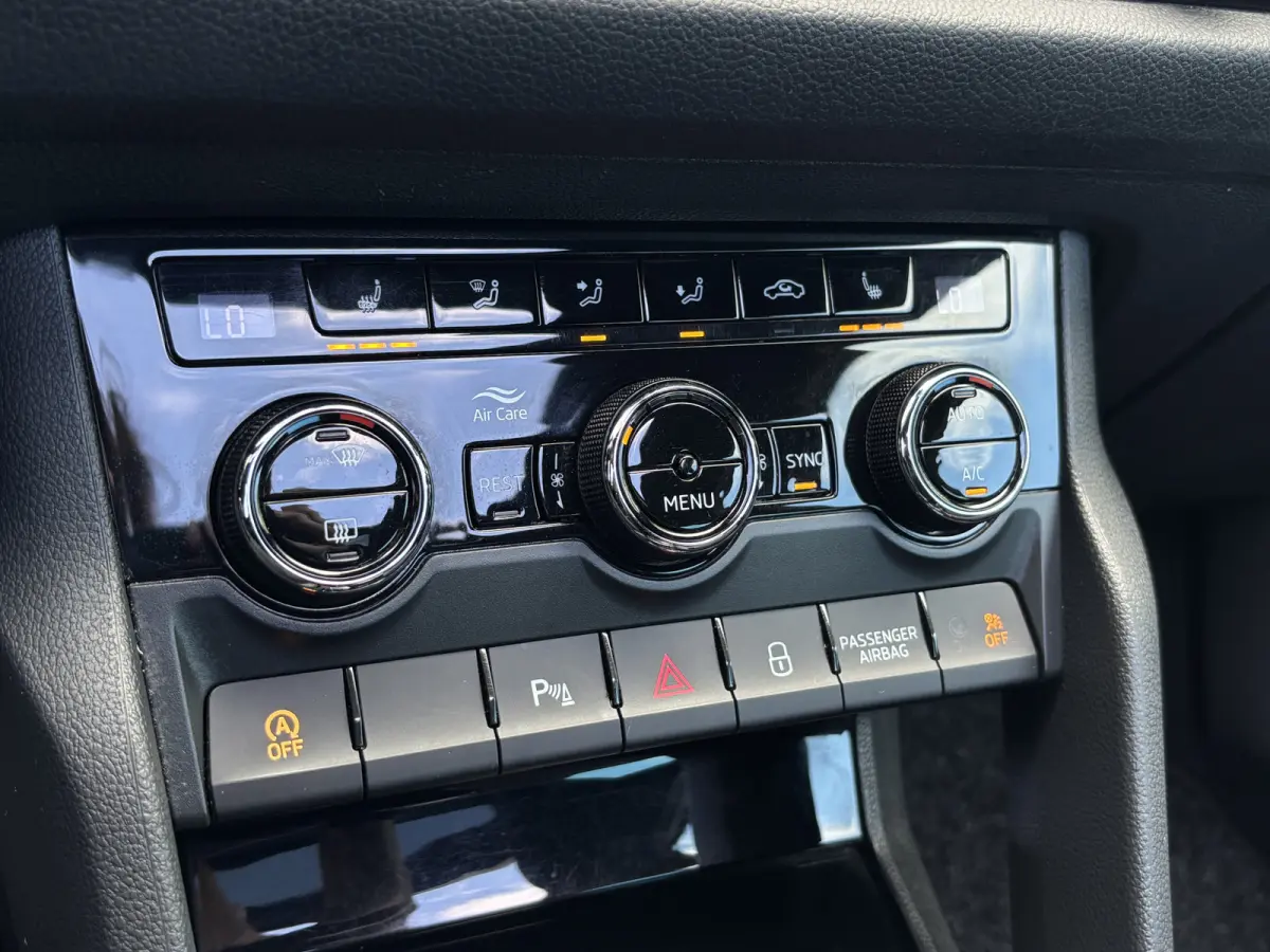 1.5 TSI Sportline Business 7p. | Trekhaak | Pano | Sfeerverlichting | Apple Carplay | Stoelverwarming