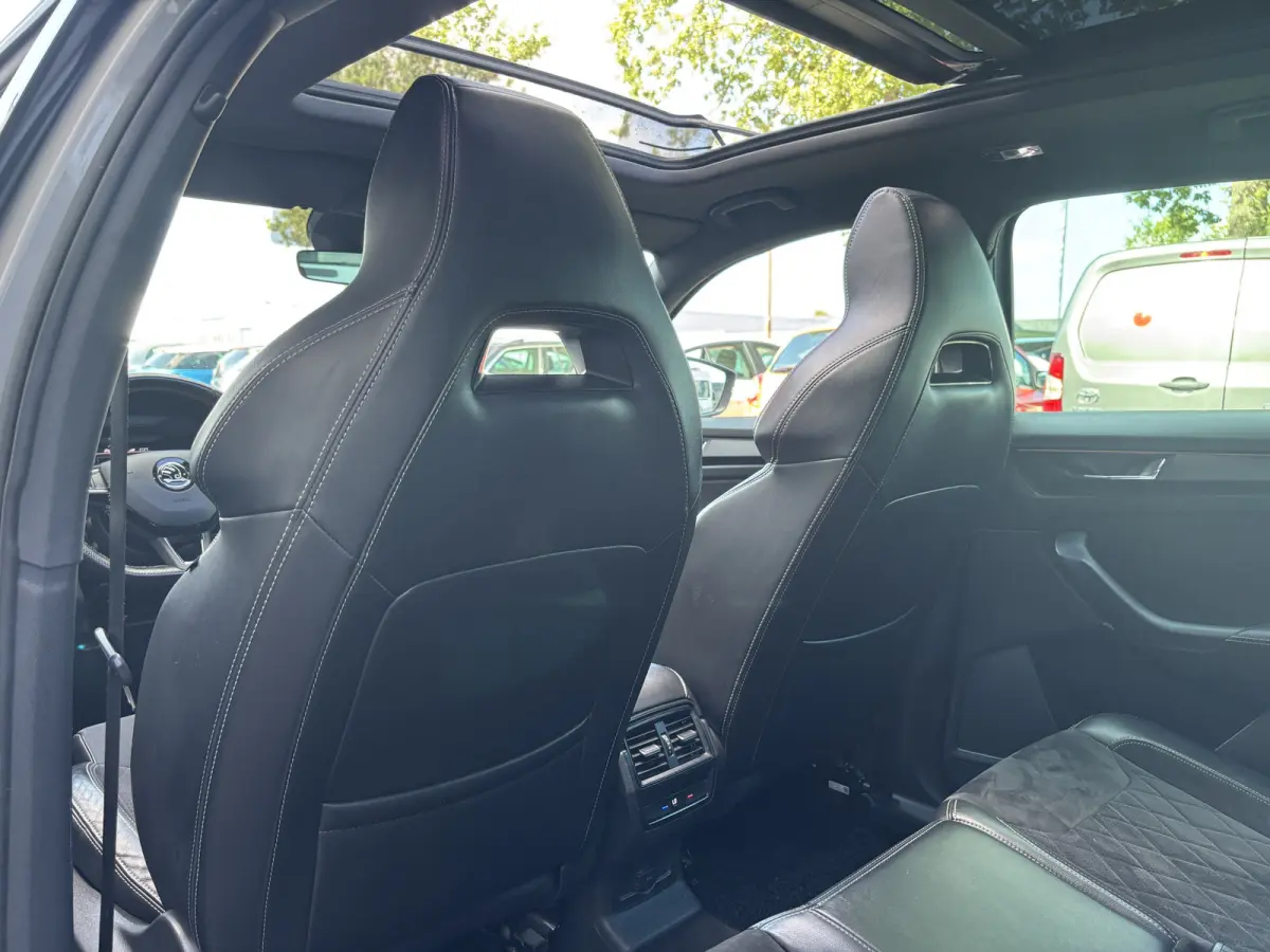 1.5 TSI Sportline Business 7p. | Trekhaak | Pano | Sfeerverlichting | Apple Carplay | Stoelverwarming