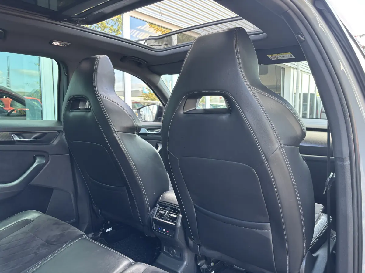 1.5 TSI Sportline Business 7p. | Trekhaak | Pano | Sfeerverlichting | Apple Carplay | Stoelverwarming