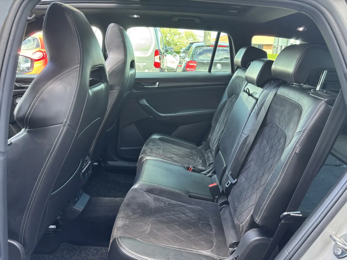 1.5 TSI Sportline Business 7p. | Trekhaak | Pano | Sfeerverlichting | Apple Carplay | Stoelverwarming