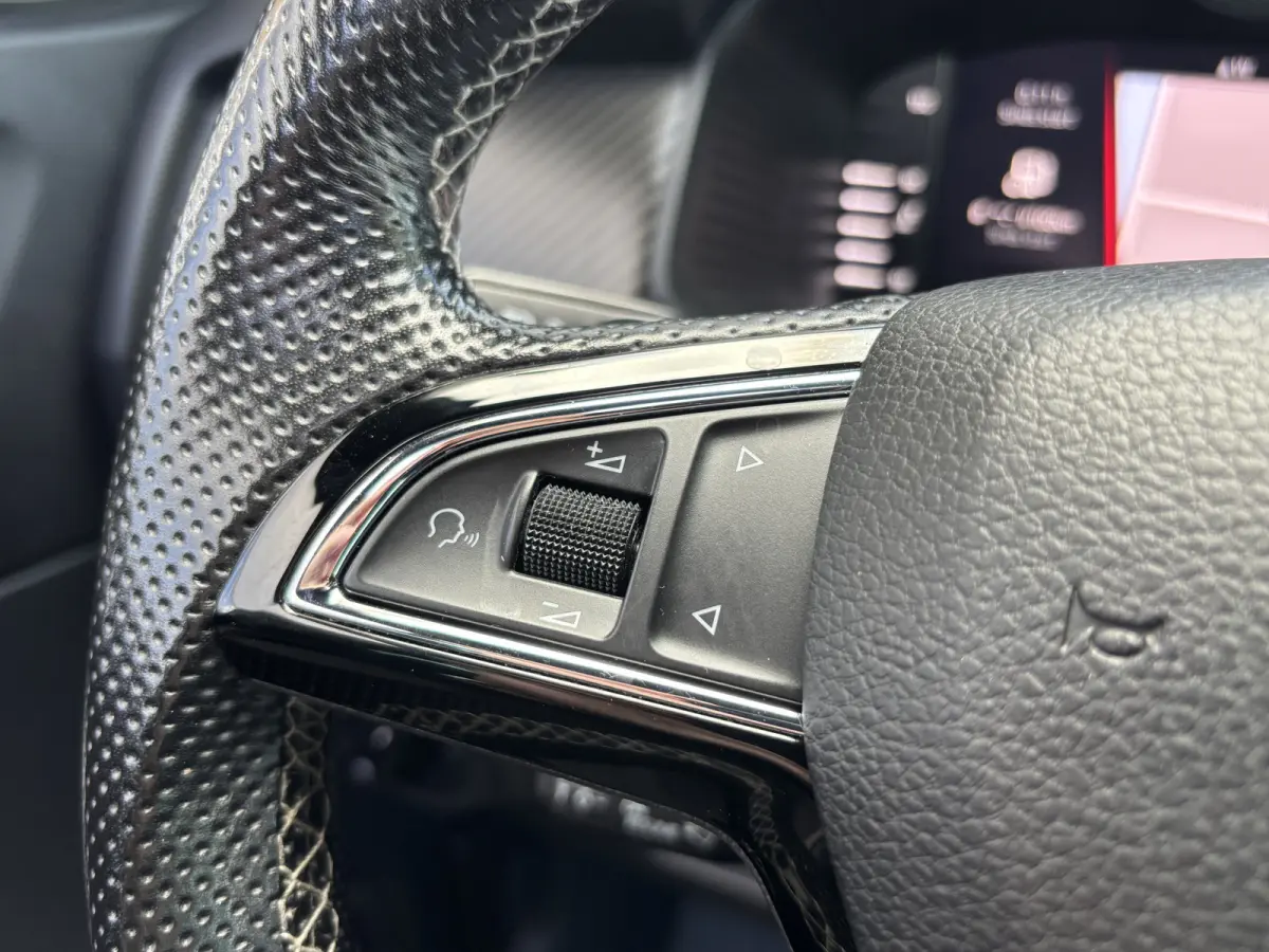 1.5 TSI Sportline Business 7p. | Trekhaak | Pano | Sfeerverlichting | Apple Carplay | Stoelverwarming