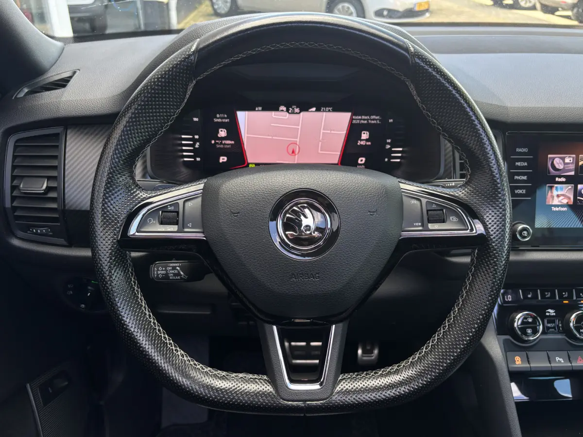 1.5 TSI Sportline Business 7p. | Trekhaak | Pano | Sfeerverlichting | Apple Carplay | Stoelverwarming