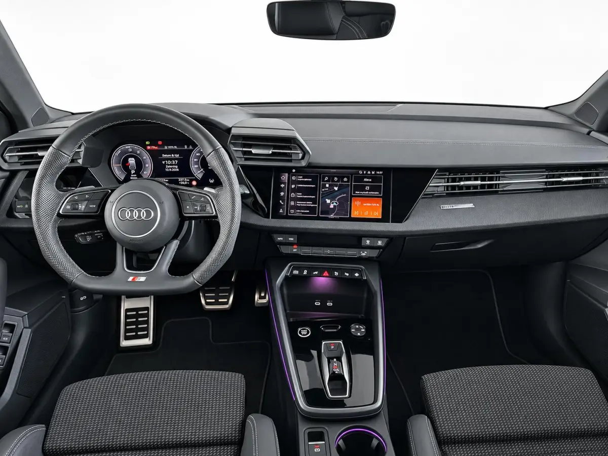 40 TFSI e 204pk Automaat S-Line edition Comfort pakket Plus Lichtmetalen Velgen 18" Matrix Led Parkeer sensoren Camera Cruise Control Adaptive Navigatie Apple Carplay/Android Auto