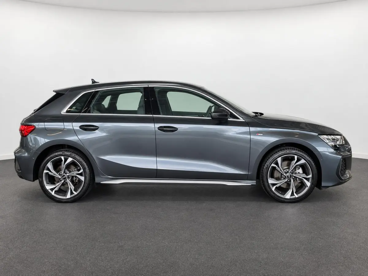 40 TFSI e 204pk Automaat S-Line edition Comfort pakket Plus Lichtmetalen Velgen 18" Matrix Led Parkeer sensoren Camera Cruise Control Adaptive Navigatie Apple Carplay/Android Auto