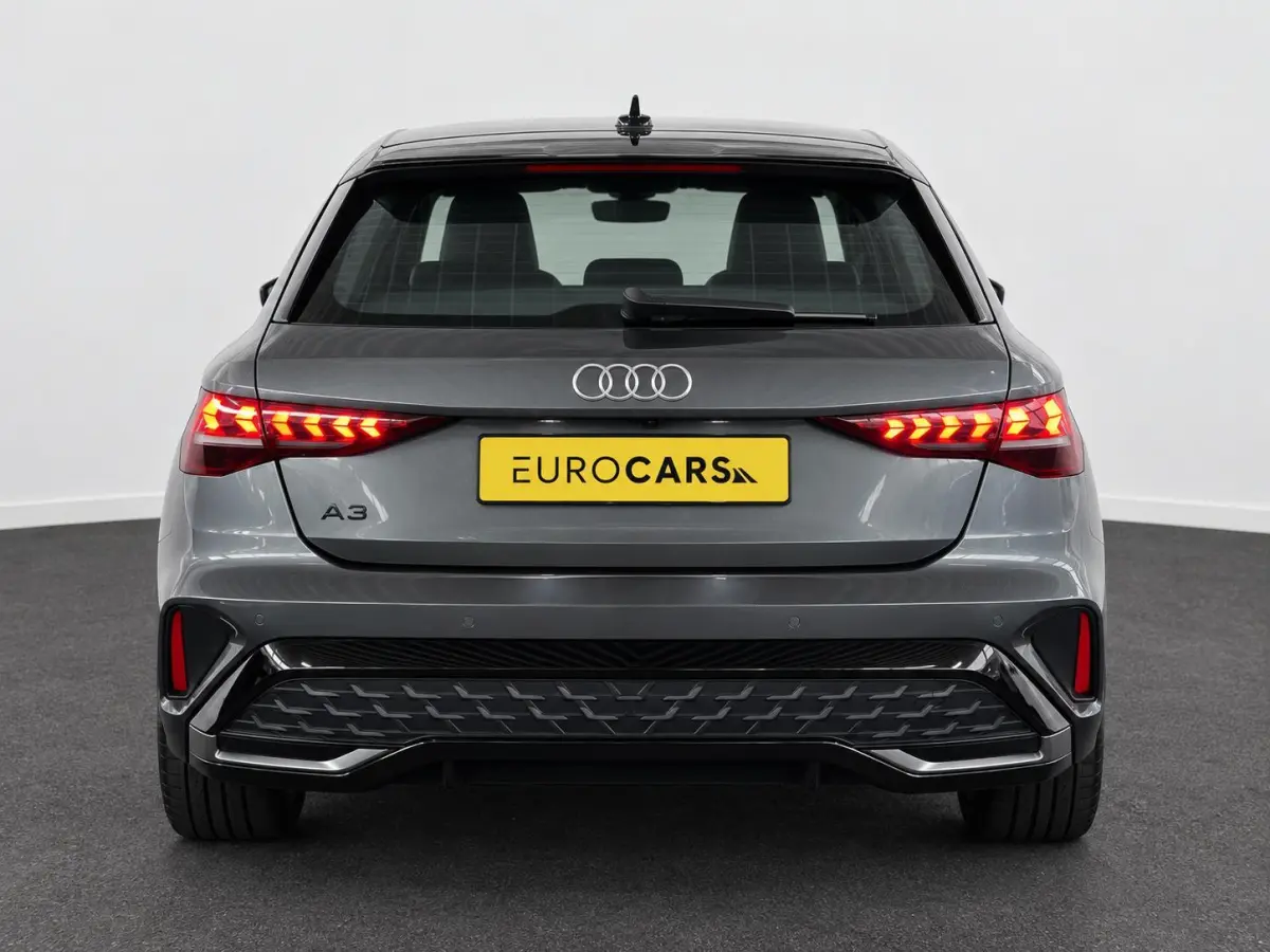 40 TFSI e 204pk Automaat S-Line edition Comfort pakket Plus Lichtmetalen Velgen 18" Matrix Led Parkeer sensoren Camera Cruise Control Adaptive Navigatie Apple Carplay/Android Auto