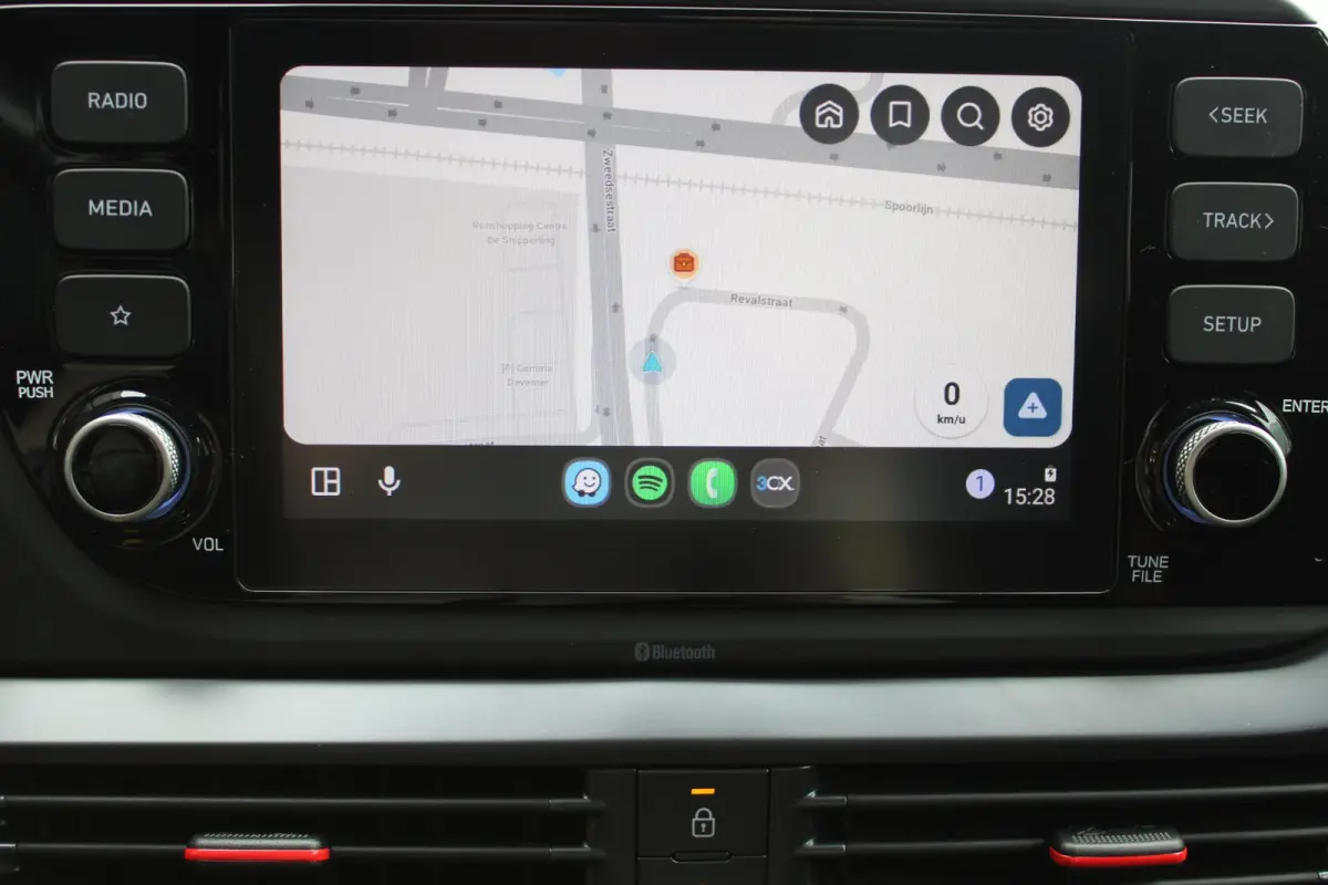 1.0 T-GDI N Line / Navigatie via Carplay / Camera / Stuur -en Stoelverwarmd / Parkeersensoren / LED / ECC / 17'' LMV