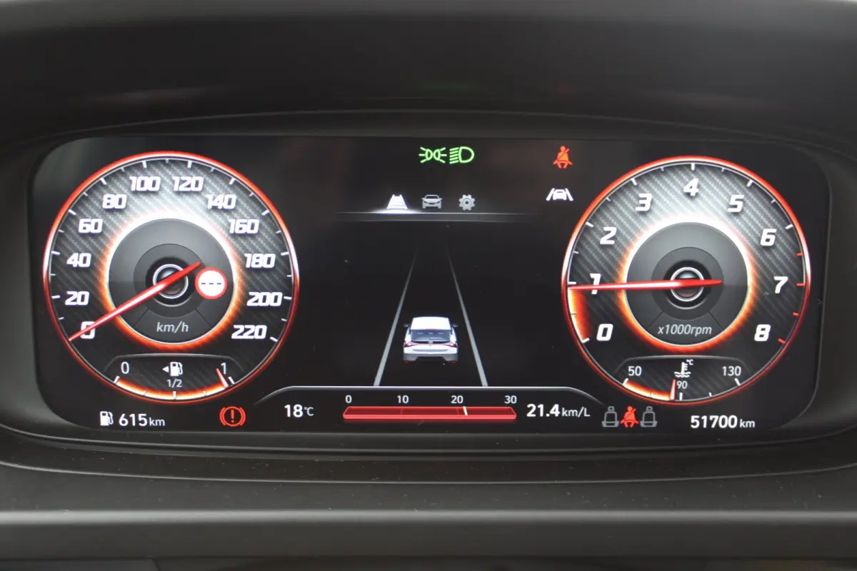 1.0 T-GDI N Line / Navigatie via Carplay / Camera / Stuur -en Stoelverwarmd / Parkeersensoren / LED / ECC / 17'' LMV