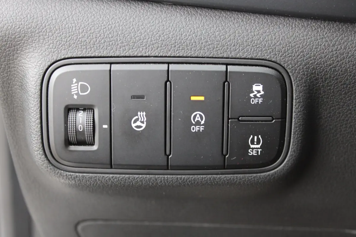 1.0 T-GDI N Line / Navigatie via Carplay / Camera / Stuur -en Stoelverwarmd / Parkeersensoren / LED / ECC / 17'' LMV