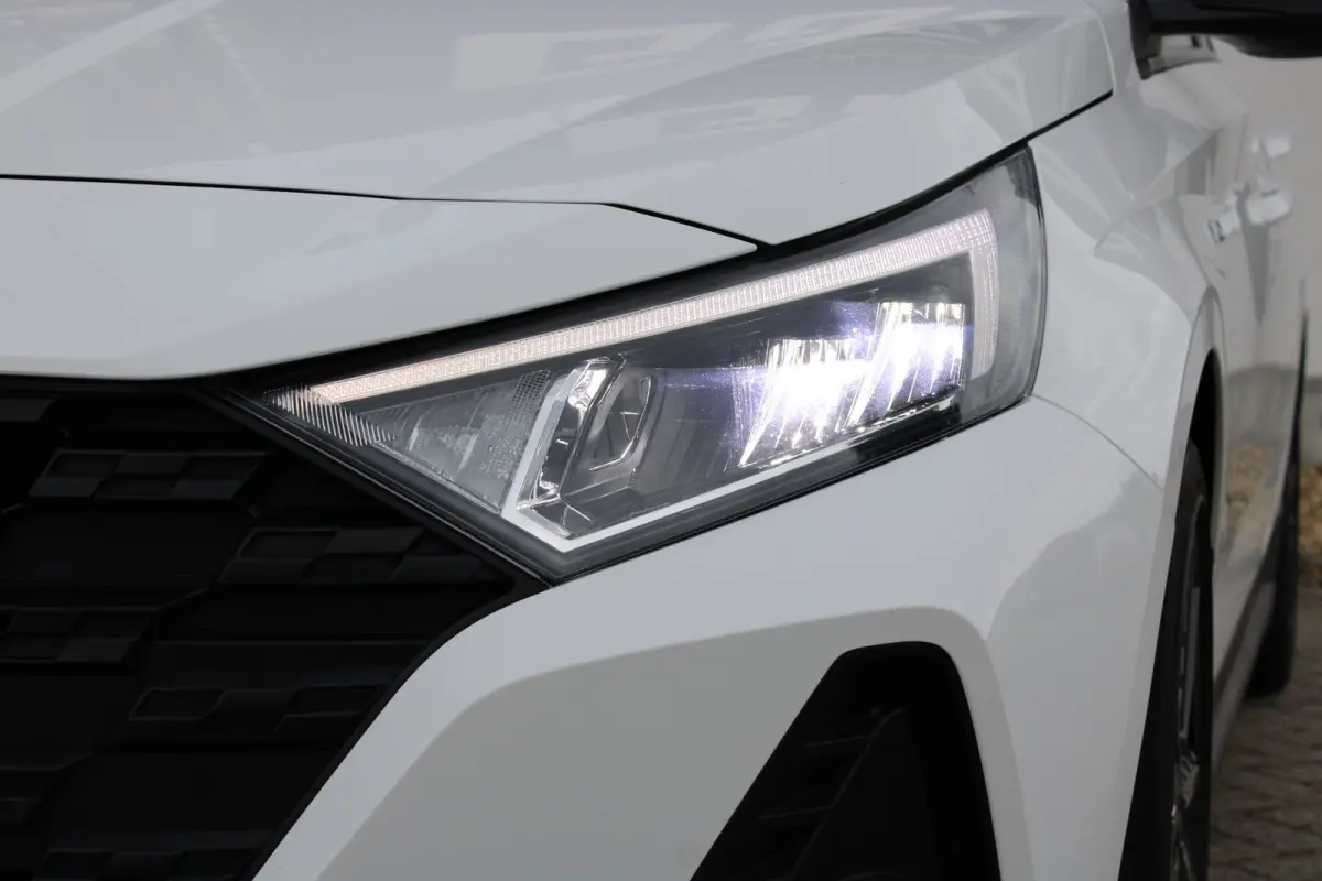 1.0 T-GDI N Line / Navigatie via Carplay / Camera / Stuur -en Stoelverwarmd / Parkeersensoren / LED / ECC / 17'' LMV