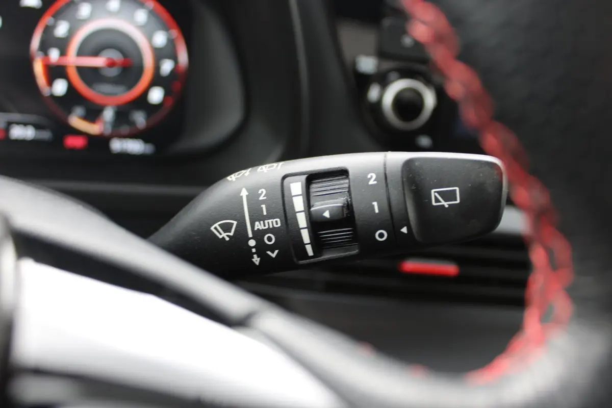 1.0 T-GDI N Line / Navigatie via Carplay / Camera / Stuur -en Stoelverwarmd / Parkeersensoren / LED / ECC / 17'' LMV