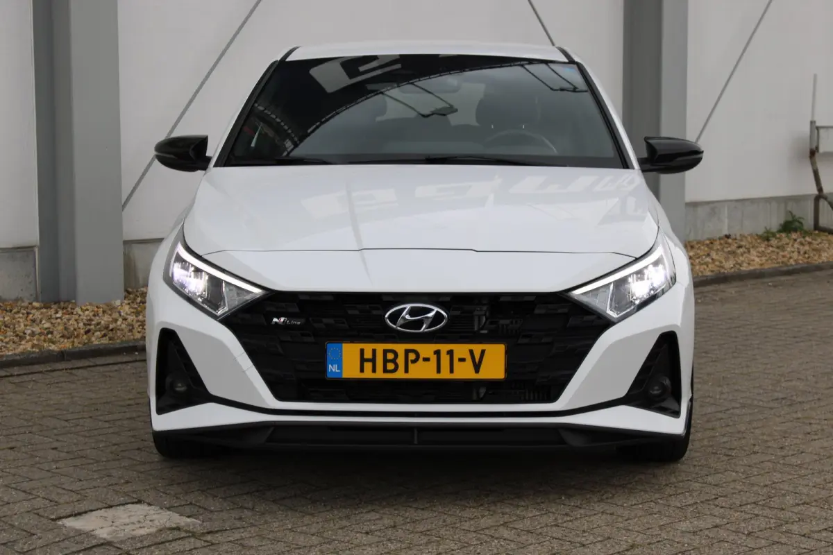 1.0 T-GDI N Line / Navigatie via Carplay / Camera / Stuur -en Stoelverwarmd / Parkeersensoren / LED / ECC / 17'' LMV