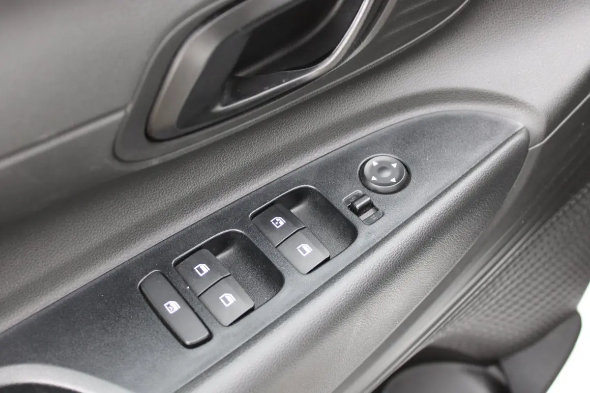 1.0 T-GDI N Line / Navigatie via Carplay / Camera / Stuur -en Stoelverwarmd / Parkeersensoren / LED / ECC / 17'' LMV