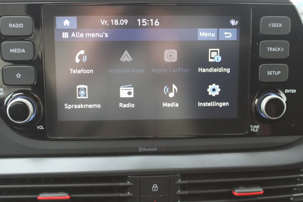 1.0 T-GDI N Line / Navigatie via Carplay / Camera / Stuur -en Stoelverwarmd / Parkeersensoren / LED / ECC / 17'' LMV