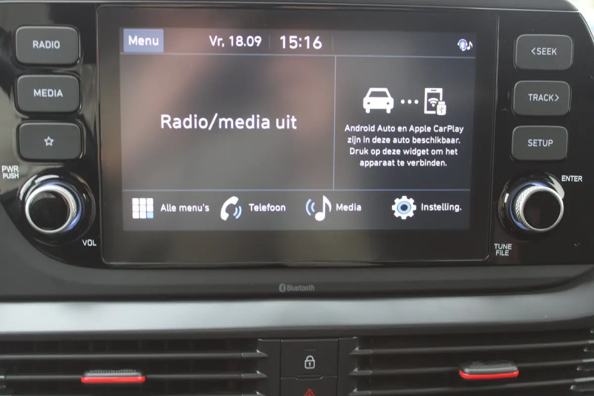 1.0 T-GDI N Line / Navigatie via Carplay / Camera / Stuur -en Stoelverwarmd / Parkeersensoren / LED / ECC / 17'' LMV