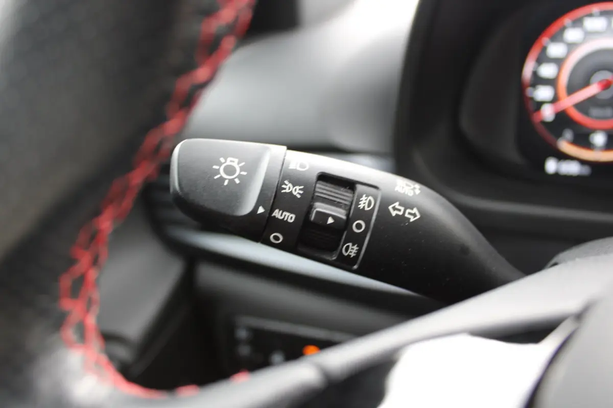 1.0 T-GDI N Line / Navigatie via Carplay / Camera / Stuur -en Stoelverwarmd / Parkeersensoren / LED / ECC / 17'' LMV