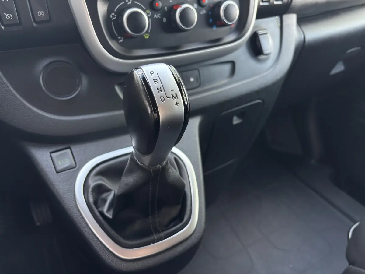 2.0 dCi 145 T29 L2H1 DC Comfort | Dubbel Cabine | Automaat | Trekhaak | Achterruitrij Camera