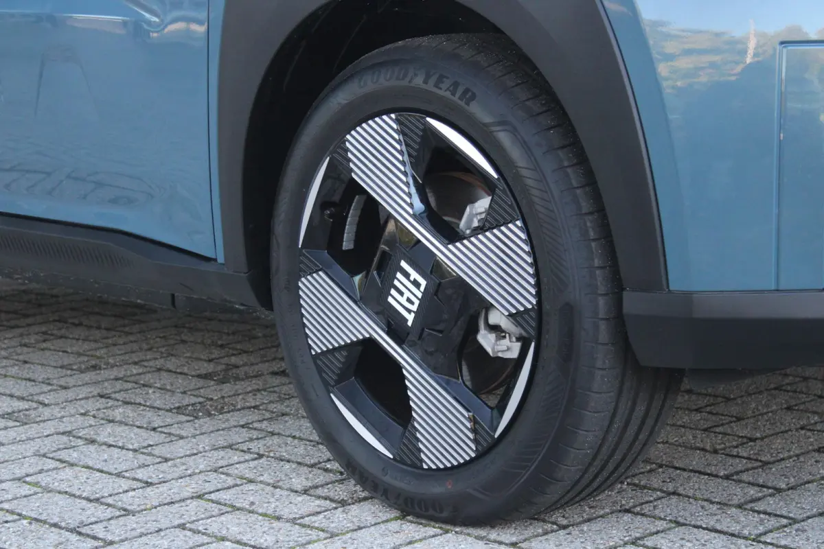 LA PRIMA 11 kW 44 kWh | WINTER PACK: (VERWARMBARE VOORSTOELEN, VERWARMBAAR STUURWIEL, VERWARMBARE VOORRUIT) | 17" LICHTMETALEN VELGEN "GLOSSY BLACK" | ELEKTRISCH INKLAPBARE BUITENSPIEGELS | 