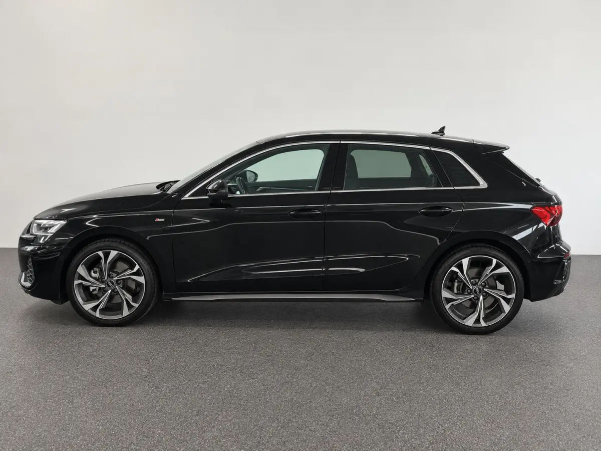 40 TFSI e 204pk Automaat S-Line edition Comfort pakket Plus Lichtmetalen Velgen 18" Matrix Led Parkeer sensoren Camera Cruise Control Adaptive Navigatie Apple Carplay/Android Auto