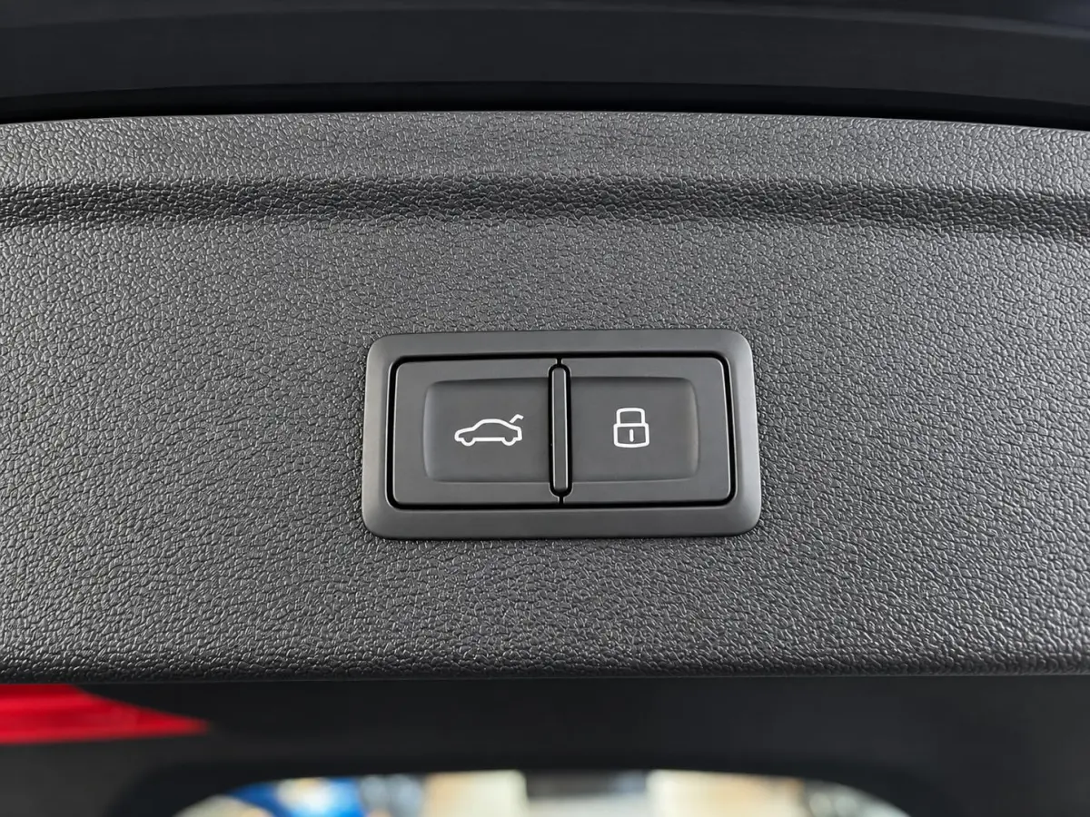 40 TFSI e 204pk Automaat S-Line edition Comfort pakket Plus Lichtmetalen Velgen 18" Matrix Led Parkeer sensoren Camera Cruise Control Adaptive Navigatie Apple Carplay/Android Auto