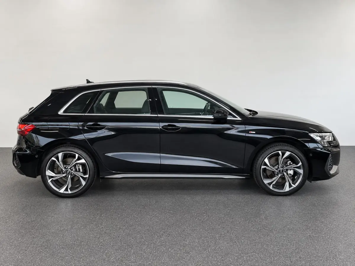 40 TFSI e 204pk Automaat S-Line edition Comfort pakket Plus Lichtmetalen Velgen 18" Matrix Led Parkeer sensoren Camera Cruise Control Adaptive Navigatie Apple Carplay/Android Auto
