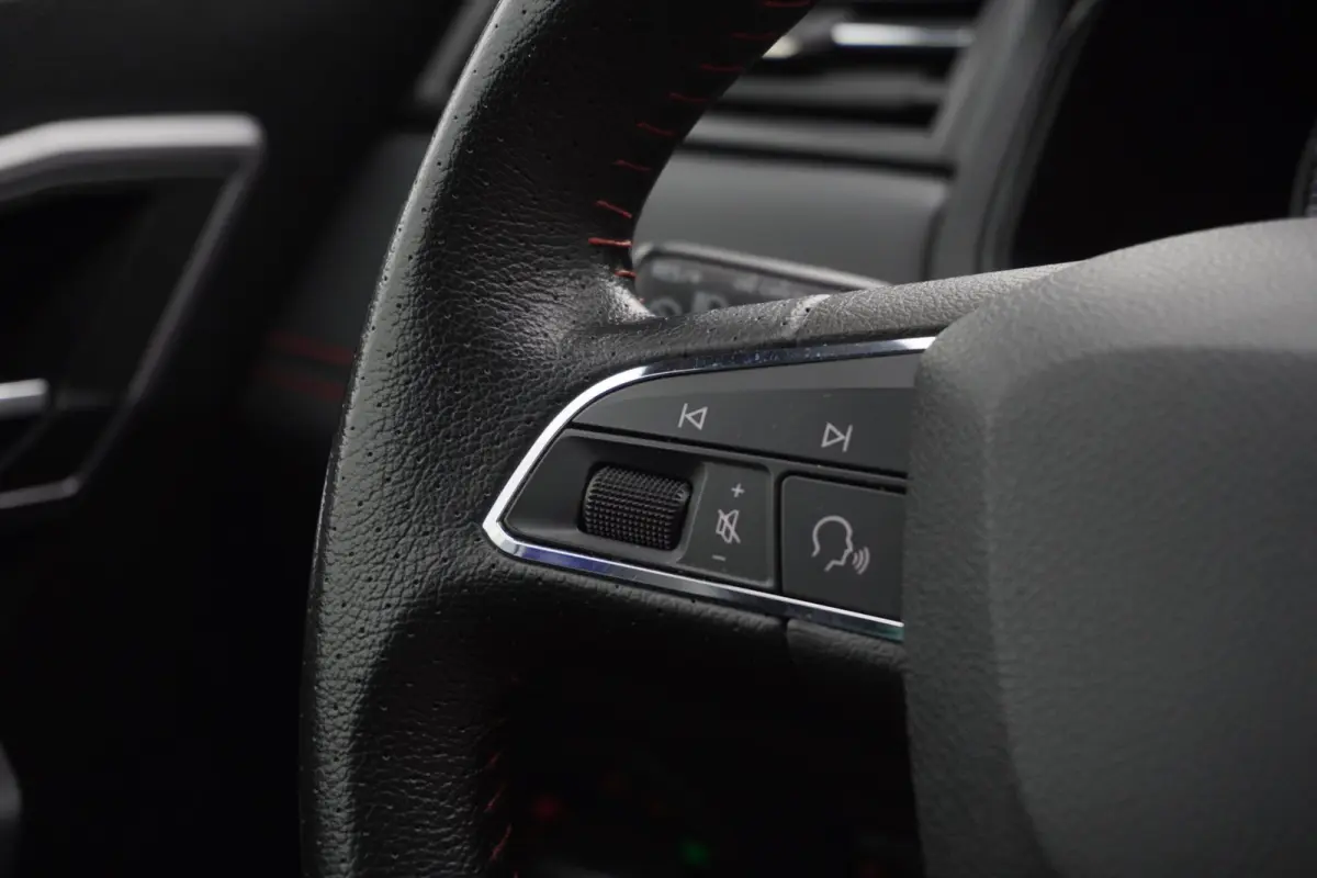 1.0 TSI FR Business Intense | Airco | Carplay | Vol opties | 2021 | Dealerauto | Inruil mogelijk