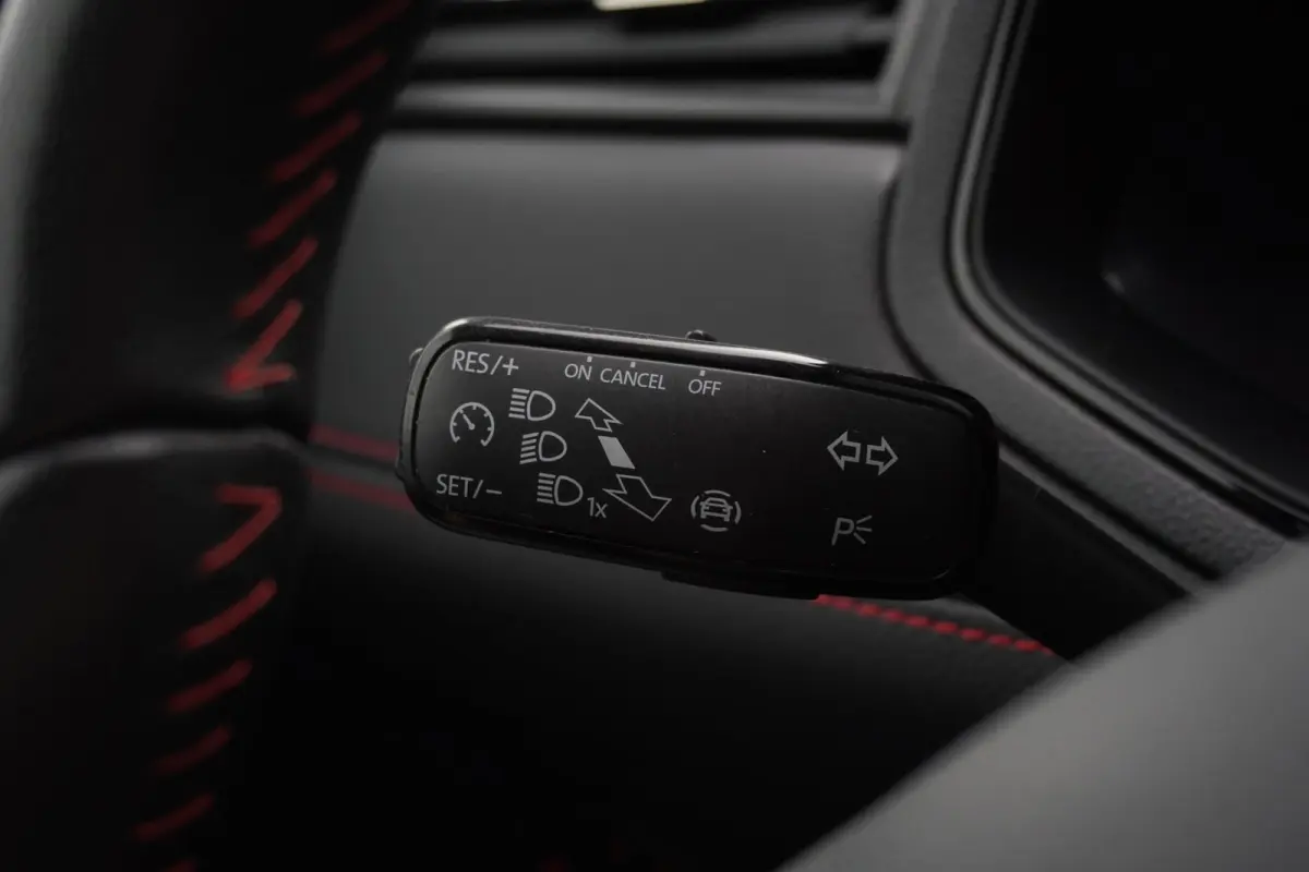 1.0 TSI FR Business Intense | Airco | Carplay | Vol opties | 2021 | Dealerauto | Inruil mogelijk