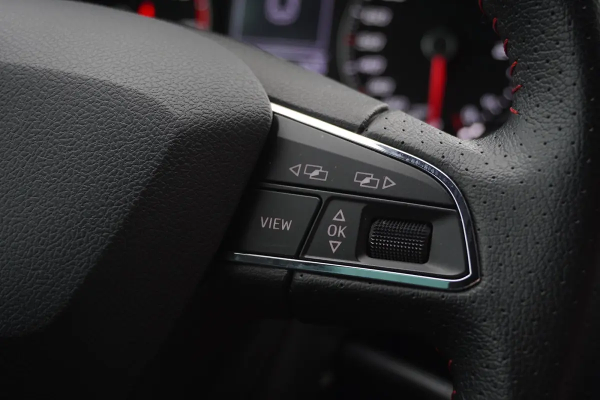1.0 TSI FR Business Intense | Airco | Carplay | Vol opties | 2021 | Dealerauto | Inruil mogelijk
