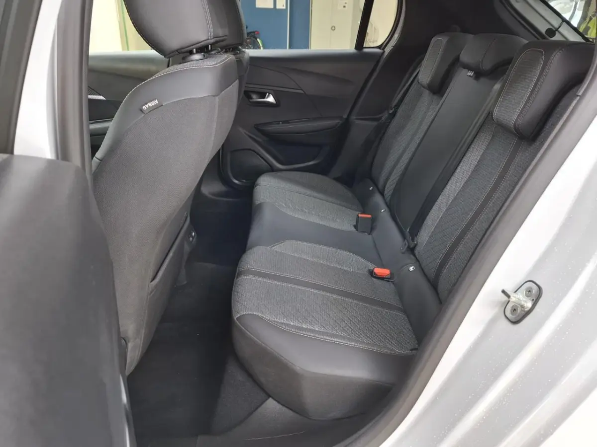 1.2 Hybrid 110 e-DCS6 Allure | Automaat | Navigatie | Camera voor + achter | Apple carplay | NL auto | 17.500km |