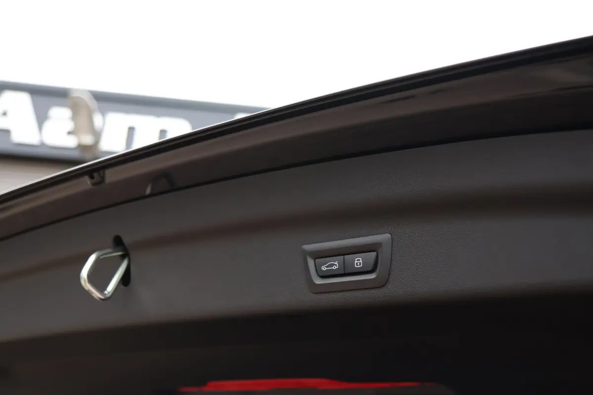 XDrive25e M-sport 20 Inch Black Pakket Camera Btw!
