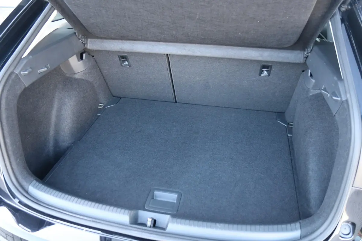 1.0 TSI 95pk Life | Trekhaak | Achteruitrijcamera | Stoelverwarming | Navigatie | App Connect