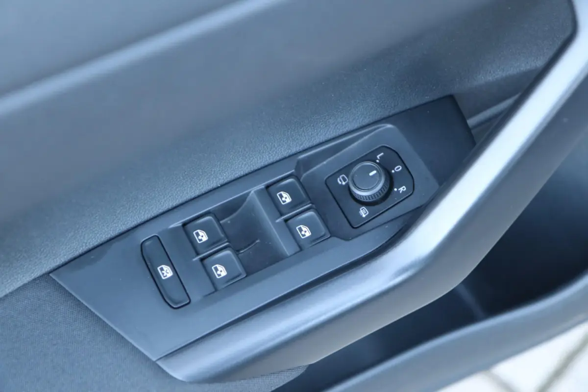 1.0 TSI 95pk Life | Trekhaak | Achteruitrijcamera | Stoelverwarming | Navigatie | App Connect