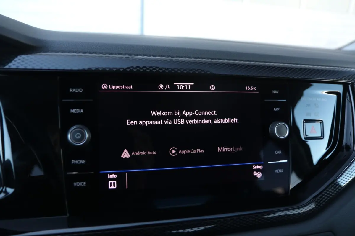 1.0 TSI 95pk Life | Trekhaak | Achteruitrijcamera | Stoelverwarming | Navigatie | App Connect